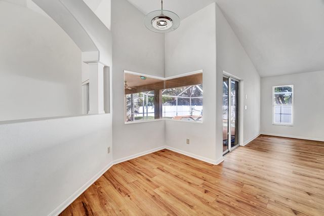 513 SE Cliff Road, Port St Lucie, FL 34953