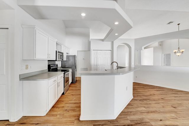 513 SE Cliff Road, Port St Lucie, FL 34953