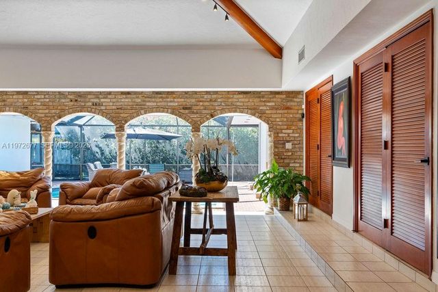 13780 SW 73rd Ct, Palmetto Bay, FL 33158