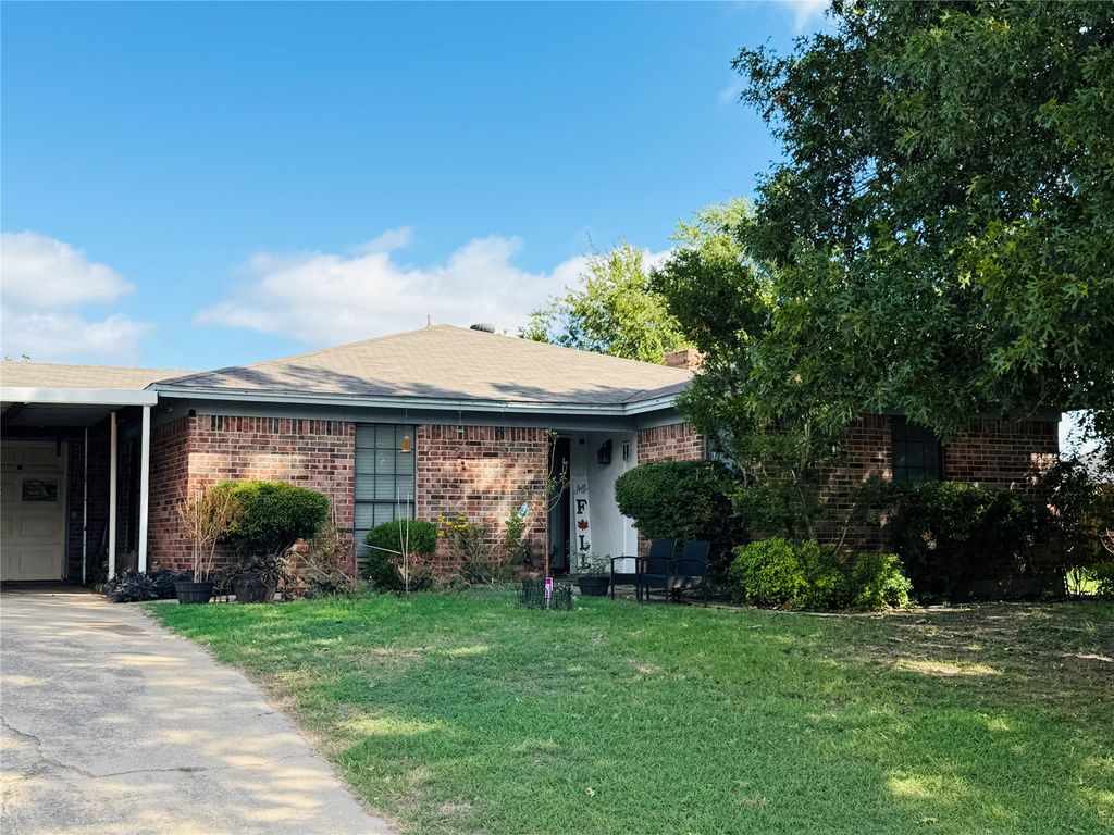 501 E Oak Street, Aledo, TX 76008 — exterior