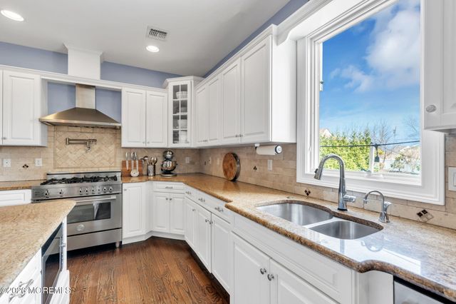 5 Riverdale Avenue, Monmouth Beach, NJ 07750