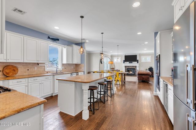 5 Riverdale Avenue, Monmouth Beach, NJ 07750