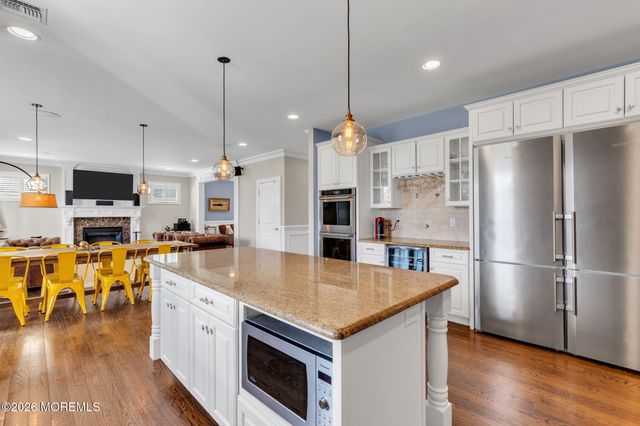 5 Riverdale Avenue, Monmouth Beach, NJ 07750