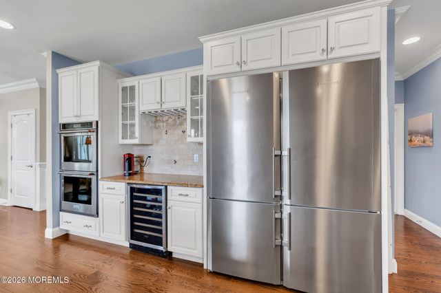 5 Riverdale Avenue, Monmouth Beach, NJ 07750