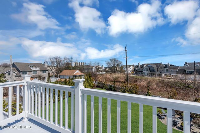 5 Riverdale Avenue, Monmouth Beach, NJ 07750