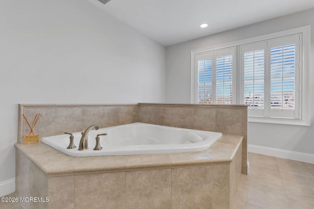 5 Riverdale Avenue, Monmouth Beach, NJ 07750