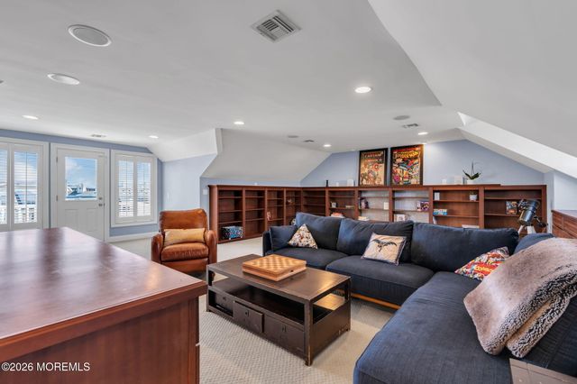 5 Riverdale Avenue, Monmouth Beach, NJ 07750