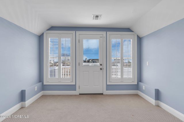 5 Riverdale Avenue, Monmouth Beach, NJ 07750