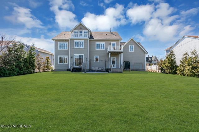 5 Riverdale Avenue, Monmouth Beach, NJ 07750
