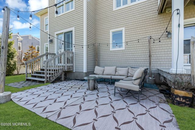 5 Riverdale Avenue, Monmouth Beach, NJ 07750