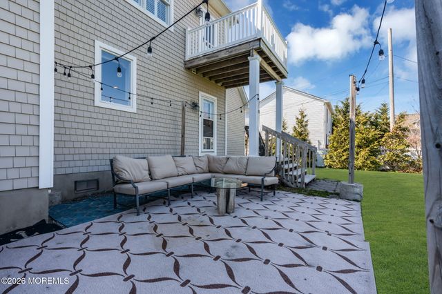 5 Riverdale Avenue, Monmouth Beach, NJ 07750
