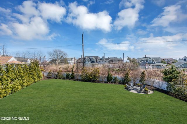 5 Riverdale Avenue, Monmouth Beach, NJ 07750
