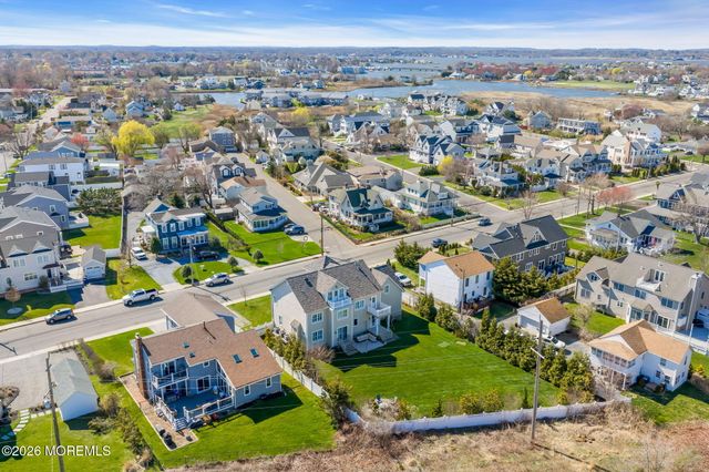 5 Riverdale Avenue, Monmouth Beach, NJ 07750