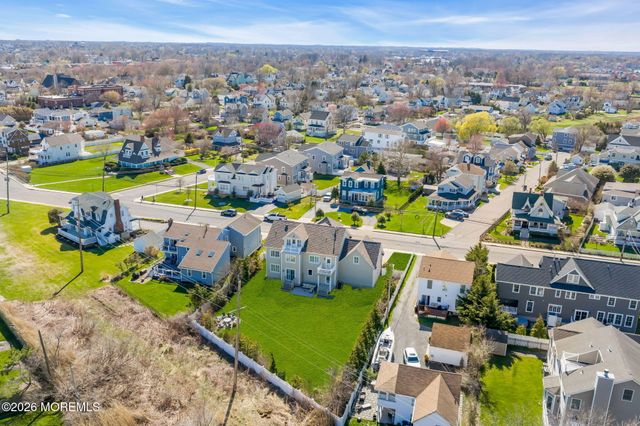 5 Riverdale Avenue, Monmouth Beach, NJ 07750