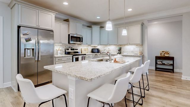 2460 Stonecenter Ln, Murfreesboro, TN 37128