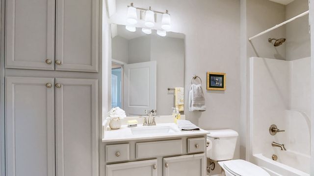 2460 Stonecenter Ln, Murfreesboro, TN 37128