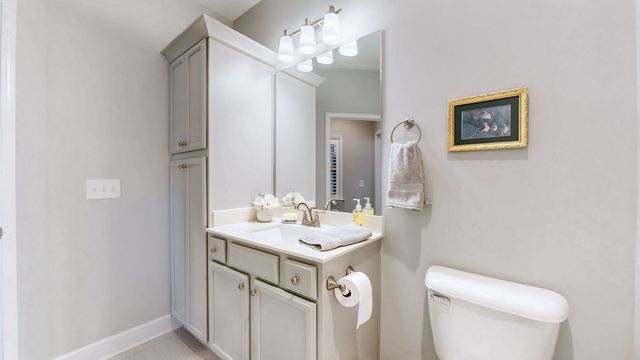 2460 Stonecenter Ln, Murfreesboro, TN 37128