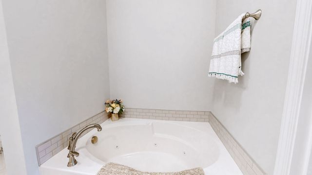 2460 Stonecenter Ln, Murfreesboro, TN 37128