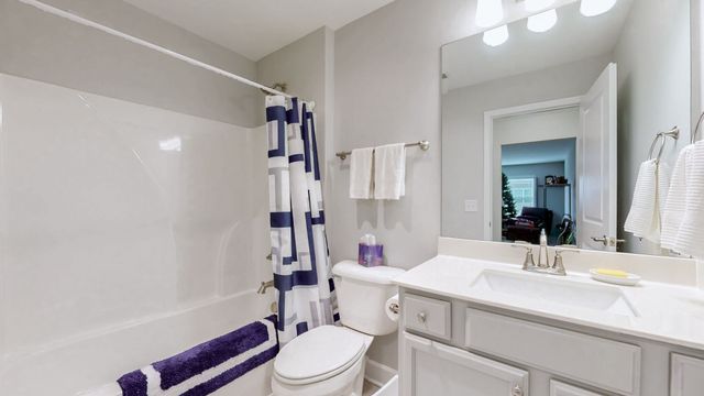 2460 Stonecenter Ln, Murfreesboro, TN 37128