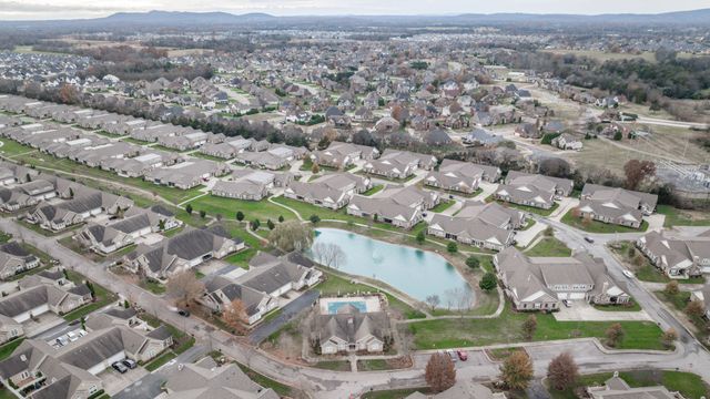 2460 Stonecenter Ln, Murfreesboro, TN 37128