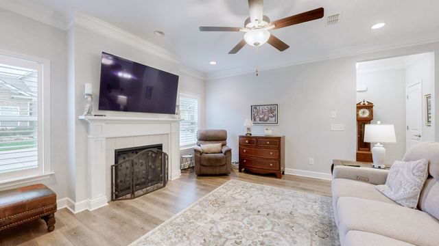 2460 Stonecenter Ln, Murfreesboro, TN 37128