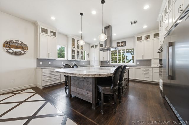 12011 S Lakewood Avenue, Tulsa, OK 74137