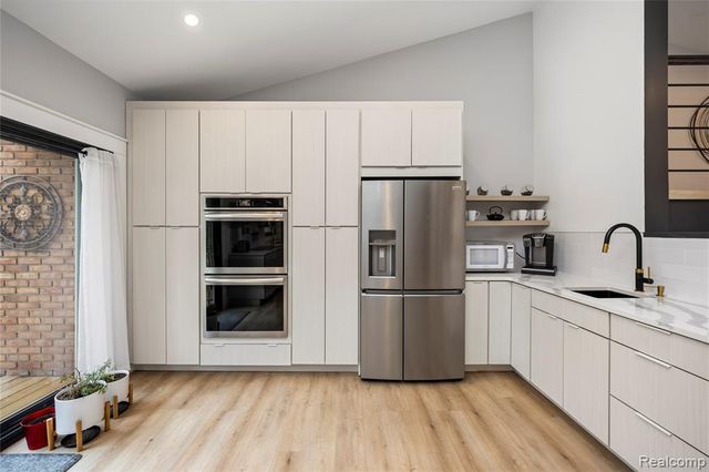 3681 Maxwell Court, Bloomfield Hills, MI 48301