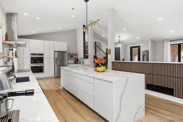 3681 Maxwell Court, Bloomfield Hills, MI 48301