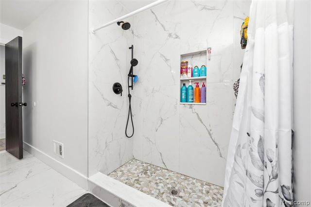 3681 Maxwell Court, Bloomfield Hills, MI 48301