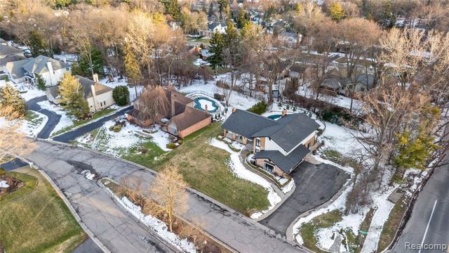 3681 Maxwell Court, Bloomfield Hills, MI 48301