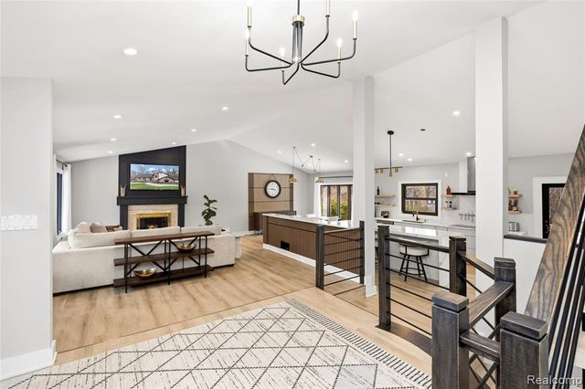 3681 Maxwell Court, Bloomfield Hills, MI 48301