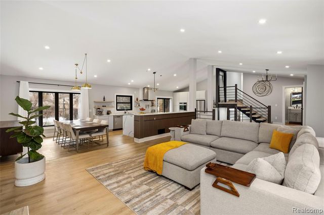 3681 Maxwell Court, Bloomfield Hills, MI 48301