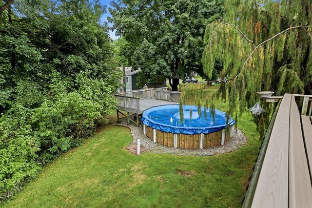 8 Linwood Dr, Wilbraham, MA 01095