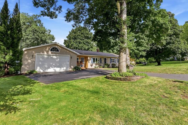 8 Linwood Dr, Wilbraham, MA 01095