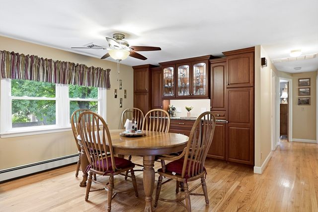8 Linwood Dr, Wilbraham, MA 01095