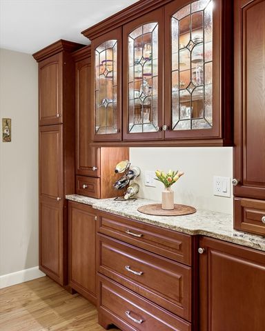 8 Linwood Dr, Wilbraham, MA 01095