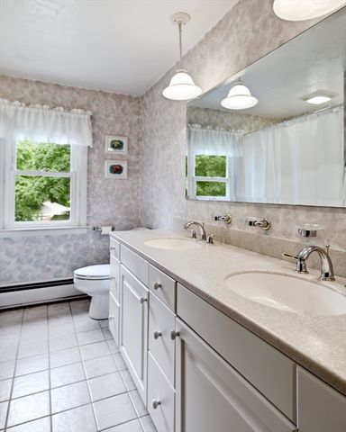 8 Linwood Dr, Wilbraham, MA 01095