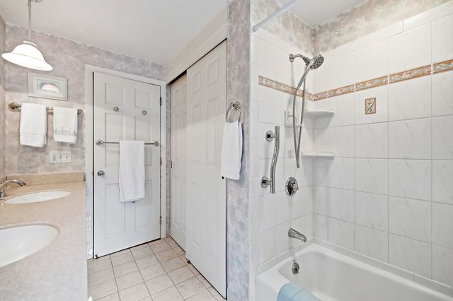 8 Linwood Dr, Wilbraham, MA 01095