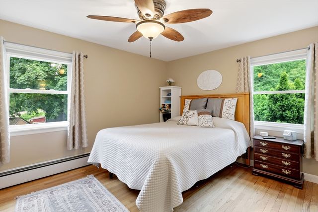 8 Linwood Dr, Wilbraham, MA 01095