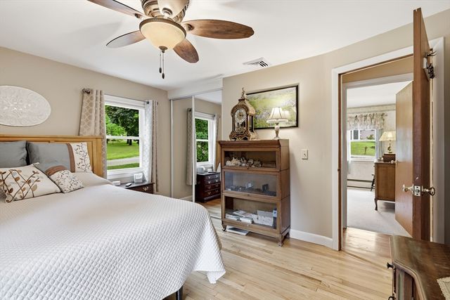 8 Linwood Dr, Wilbraham, MA 01095