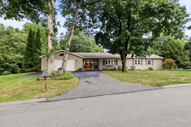 8 Linwood Dr, Wilbraham, MA 01095
