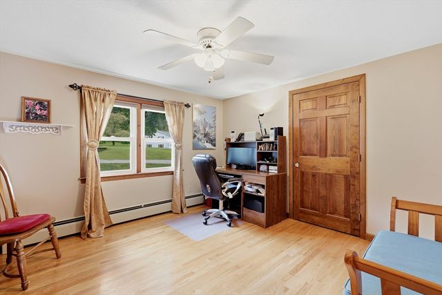 8 Linwood Dr, Wilbraham, MA 01095