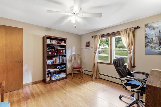 8 Linwood Dr, Wilbraham, MA 01095