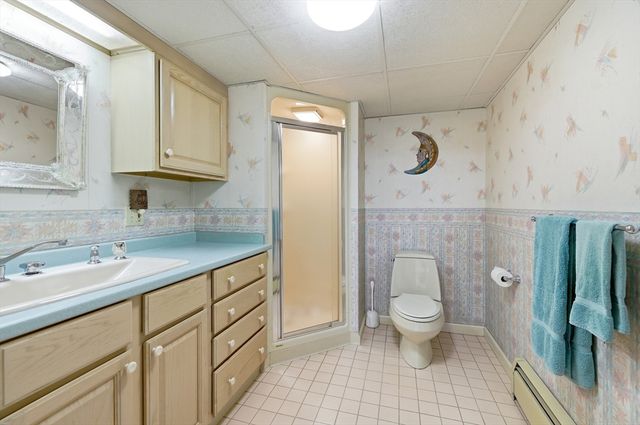 8 Linwood Dr, Wilbraham, MA 01095
