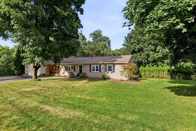8 Linwood Dr, Wilbraham, MA 01095