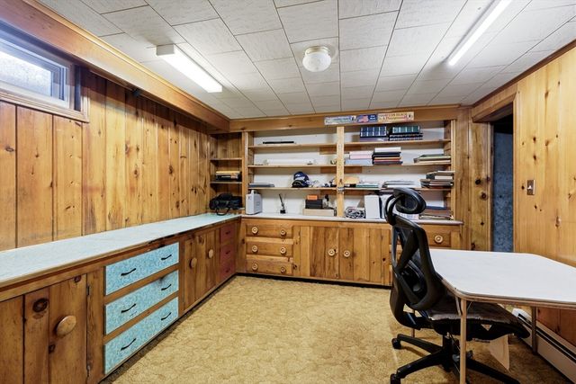 8 Linwood Dr, Wilbraham, MA 01095
