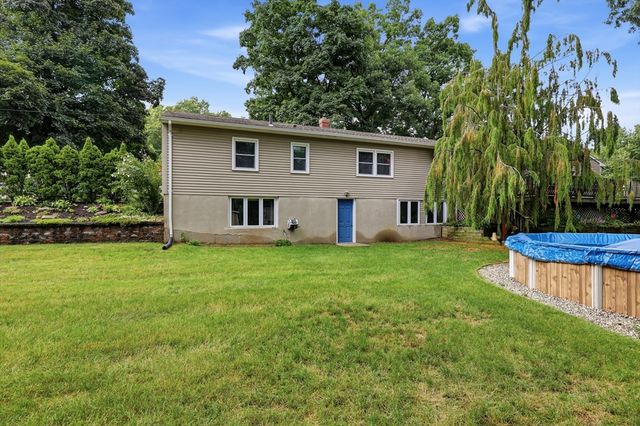 8 Linwood Dr, Wilbraham, MA 01095