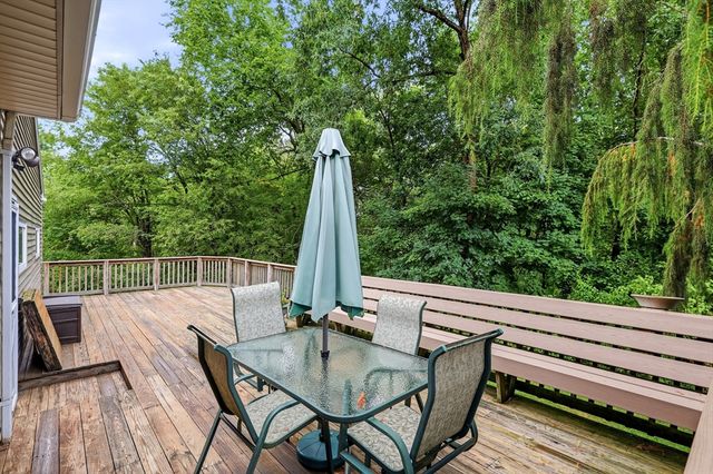 8 Linwood Dr, Wilbraham, MA 01095