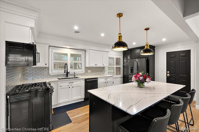 5722 Raven Road, Bloomfield Hills, MI 48301