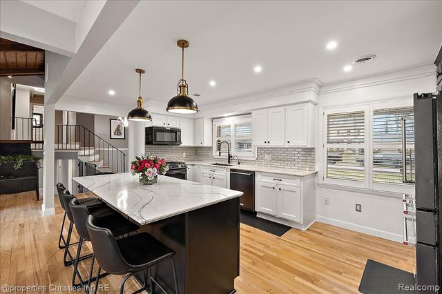 5722 Raven Road, Bloomfield Hills, MI 48301